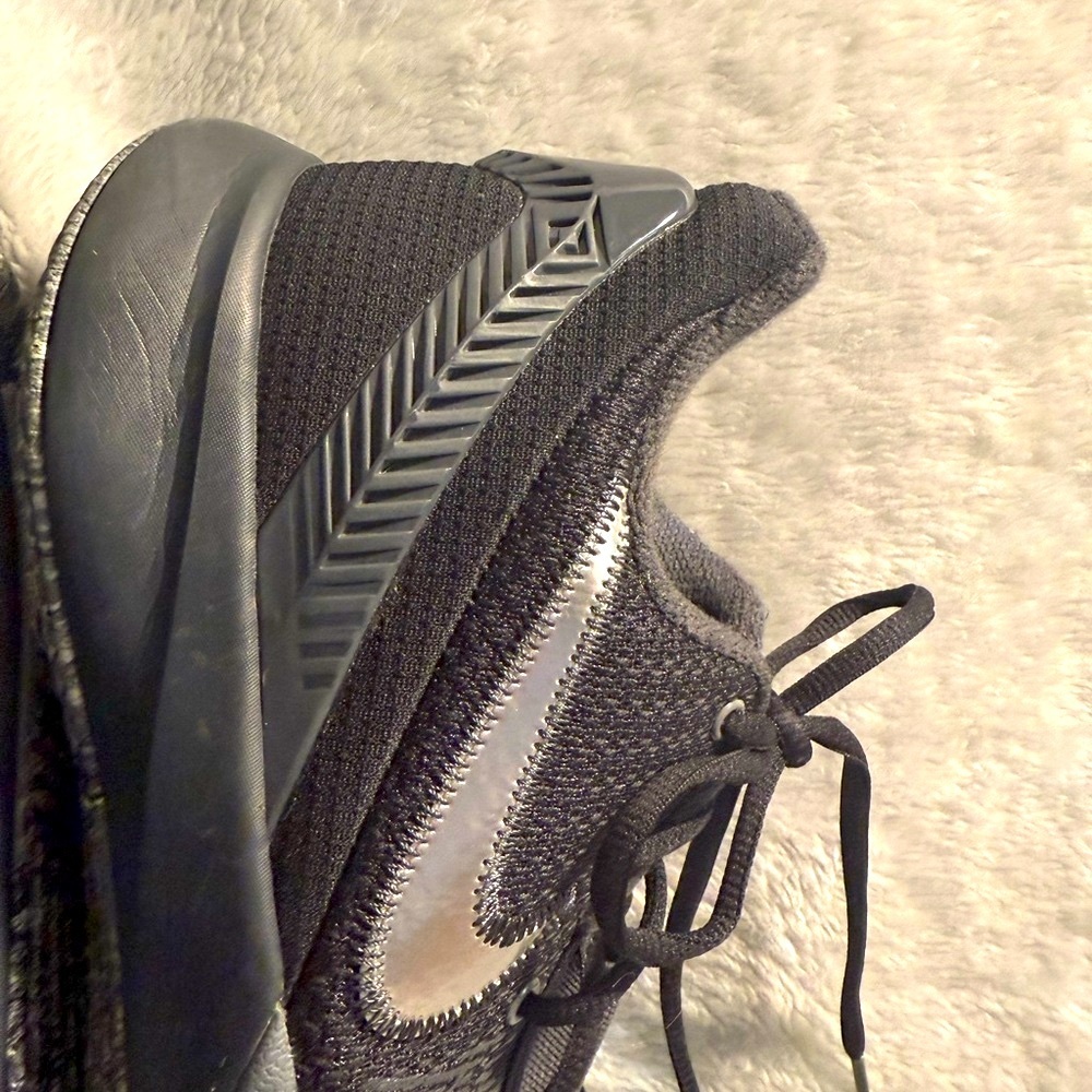 Nike Men Black Chrome Flytrap Zoom - Picture 8 of 11